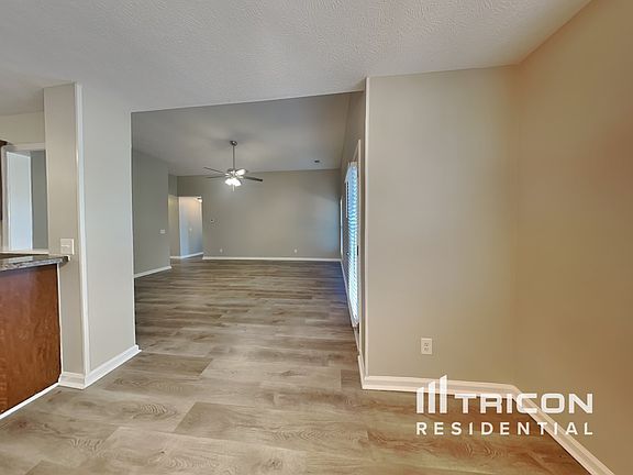 4th image of 3508 Oak Creek Dr