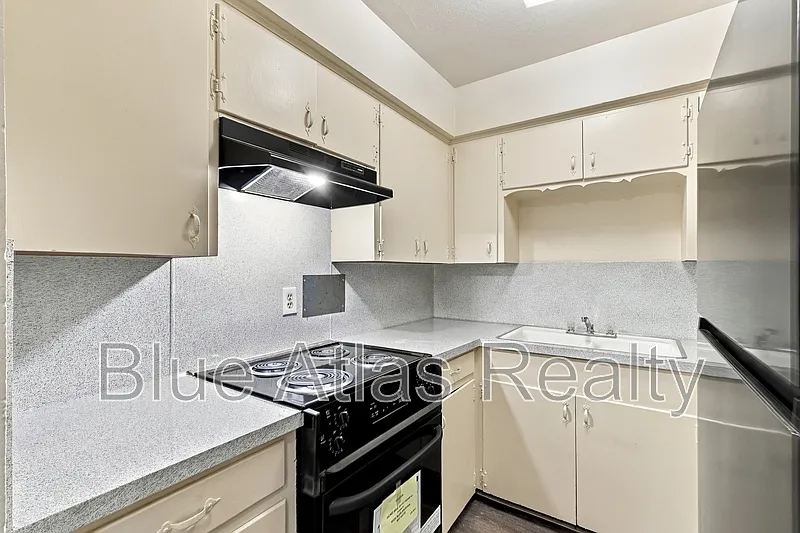 1 bed, 1.0 bath, 450 sqft, $1,095 — Photo 2