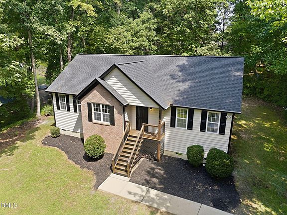 3rd image of 2572 Chadwick Pl