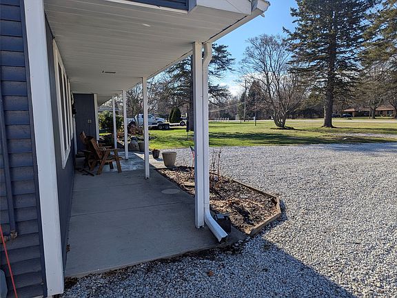 3rd image of 6759 E Lake Rd