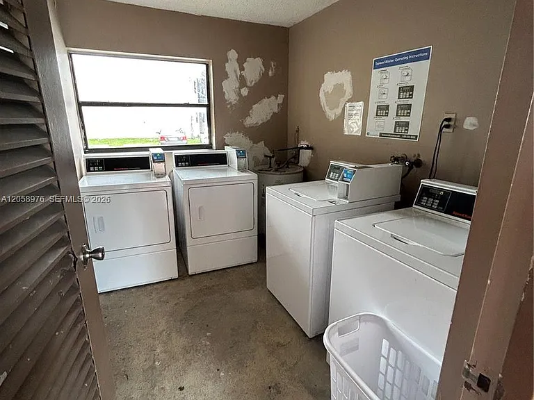 210 W Park Dr #2012 — Photo 11