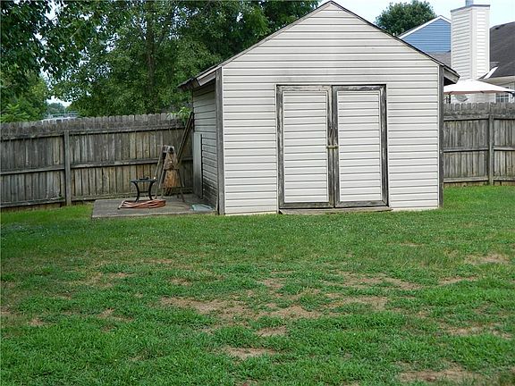 4th image of 2070 Creekside Dr