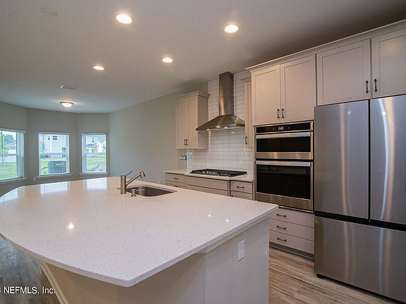 4th image of 653 Watervale Dr