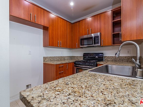 5th image of 620 S Gramercy Pl APT 228