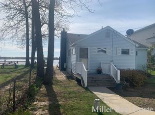 11181 Oak Dr, Delton, MI 49046