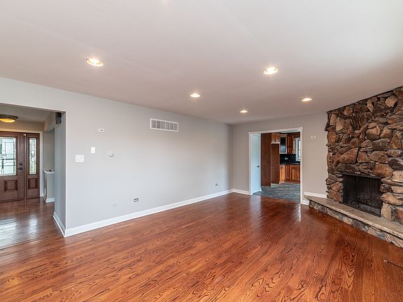2nd image of 7755 Sycamore Dr