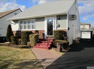 25743 148th Dr, Rosedale, NY 11422