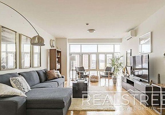 3rd image of 90-02 Queens Blvd #521