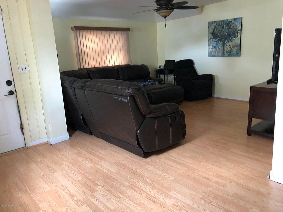 2nd image of 421 Westbourne Ave #3