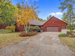 2257 Ridgeview Dr, Muscatine, IA 52761