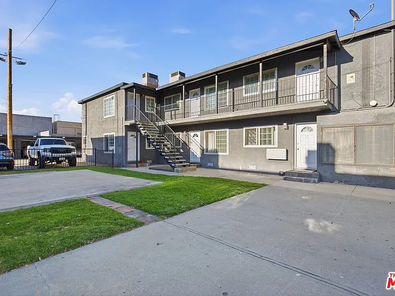 11761 Hart St #6 — Photo 13