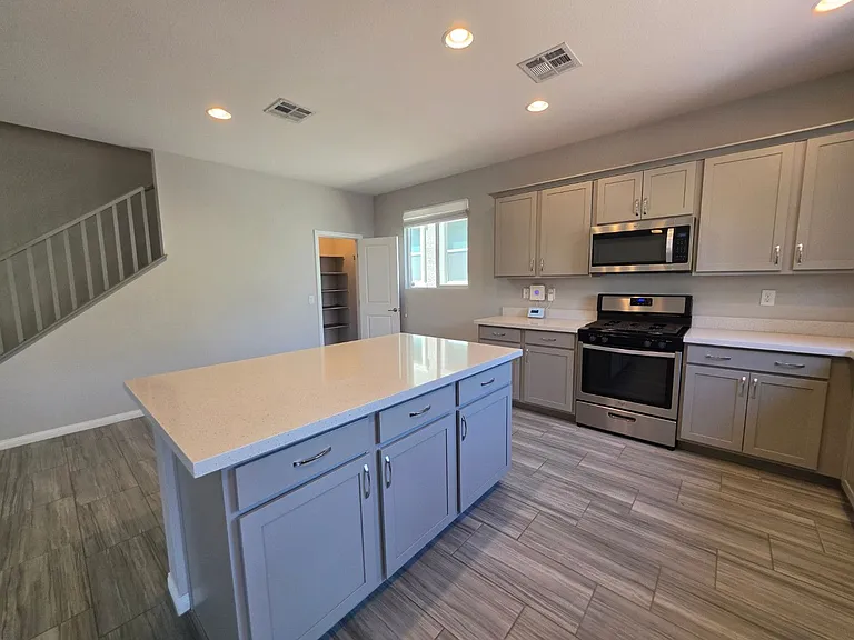 9852 Fisher Bay Ct — Photo 17