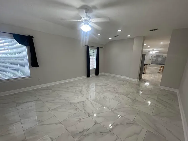 11027 Oakcrest Dr — Photo 1
