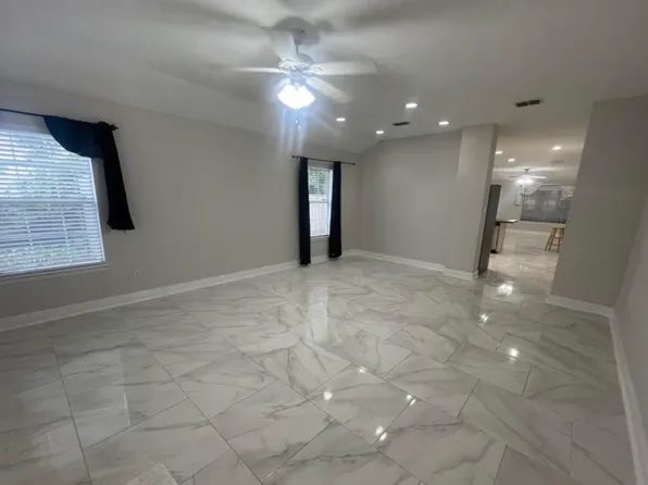 11027 Oakcrest Dr, Diberville, MS 39540