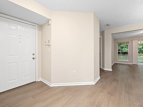 2nd image of 9925 Edgewood Ln Unit B