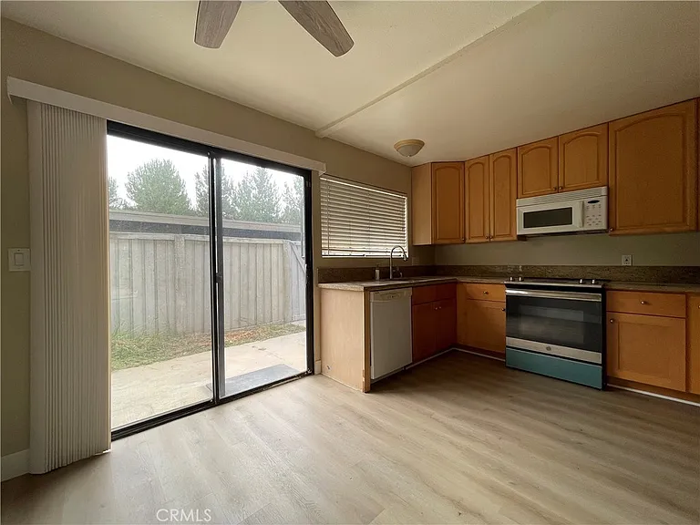 61 Streamwood #61 — Photo 6