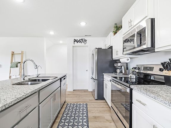 4th image of 205 Great Plains Street