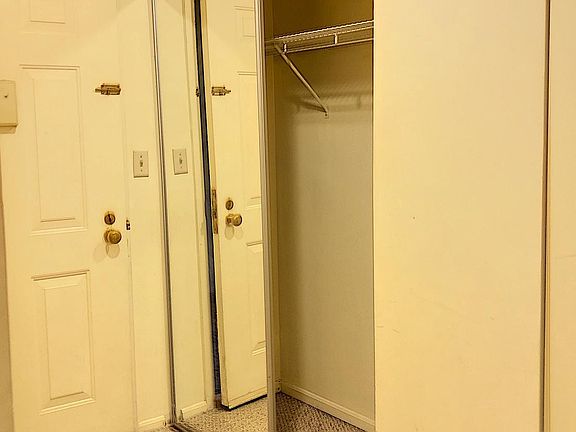 5th image of 900 N Stafford St APT 1001