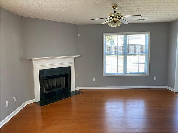 3rd image of 27 Kirkhill Dr