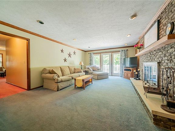 4th image of 12860 Woodside Dr S