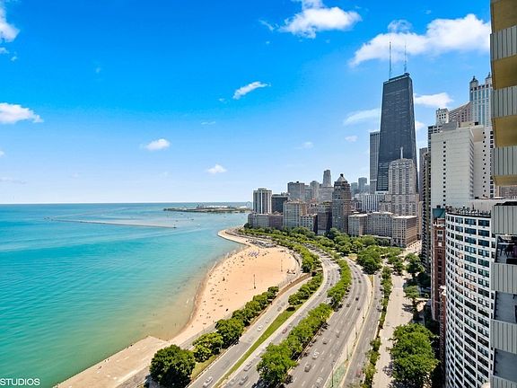 4th image of 1212 N Lake Shore Dr APT 27BN