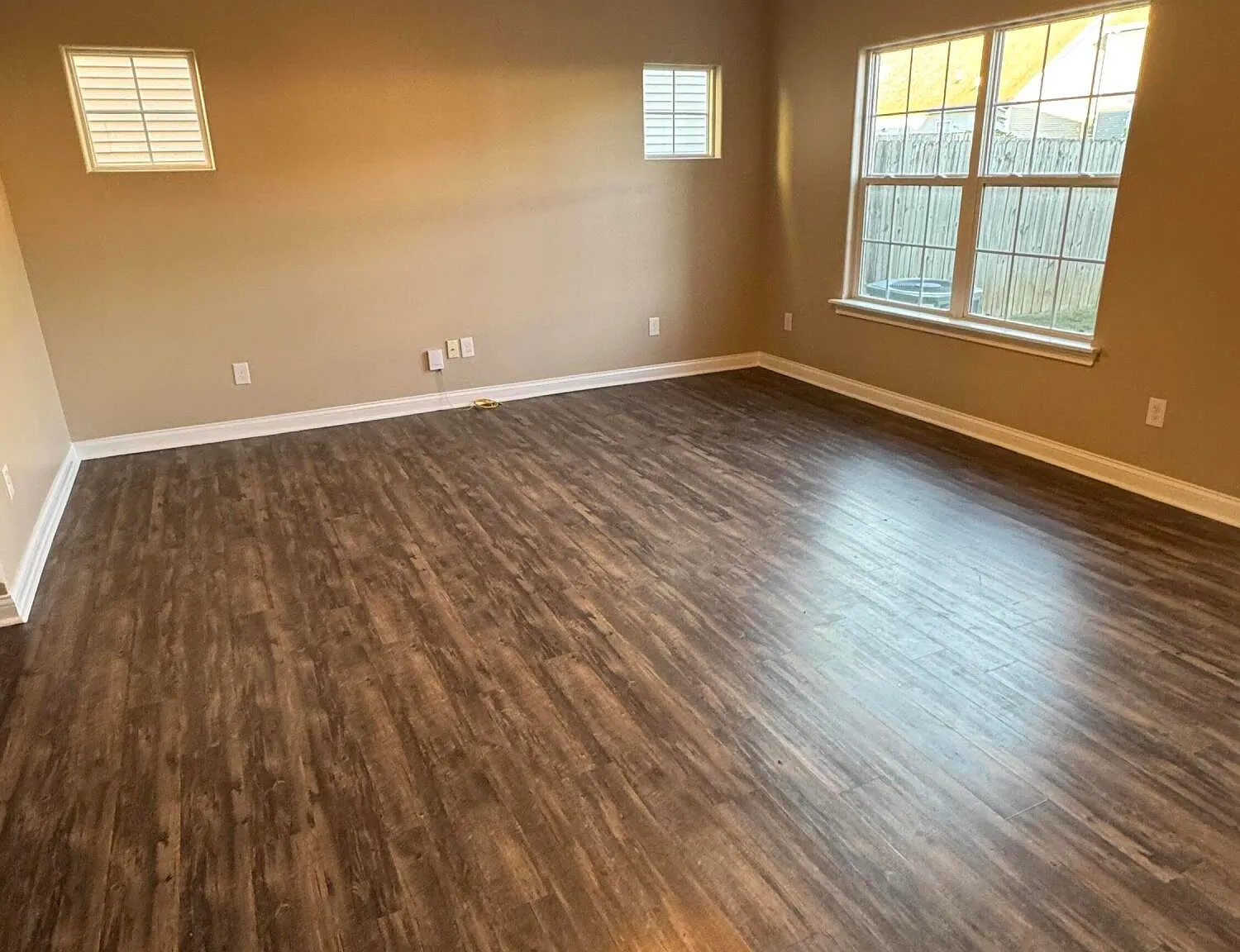 4 bed, 2.5 bath, 1948 sqft, $2,500 — Photo 2