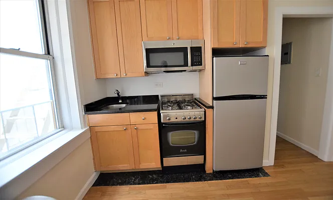 Rented by Manhattan Realty Group | media 5