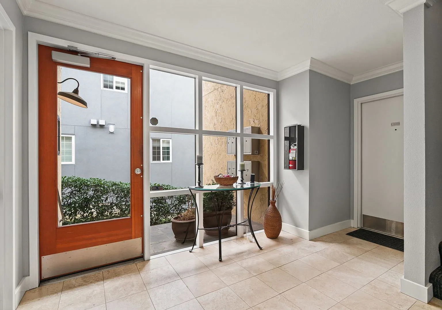 Cozy 2 bed 1 bath Condo in North Queen Anne — Photo 2