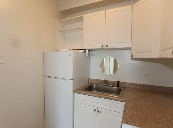 4th image of 550 W Arlington Pl APT 312