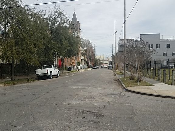 5th image of 2000 Carondelet St