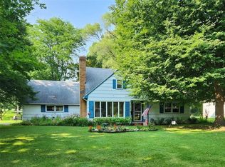 62 Clearview Dr, Penfield, NY 14526