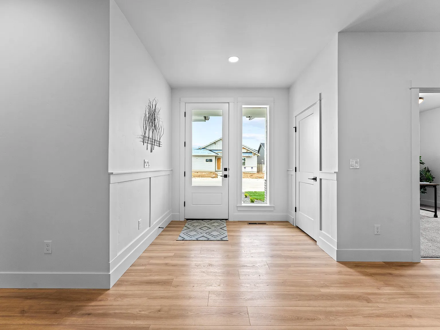4 bed, 2.5 bath, 2228 sqft, $3,500 — Photo 2