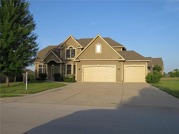 2nd image of 6660 NW Hickory Dr