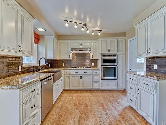 4th image of 383 S California St