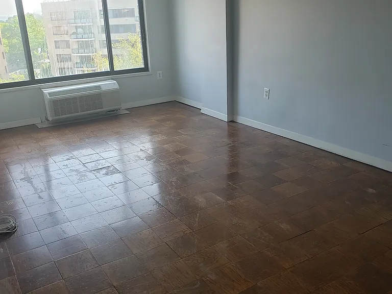 2501 Calvert St NW #810 — Photo 6
