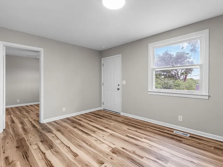 895 W Sharpe Ave #A — Photo 8