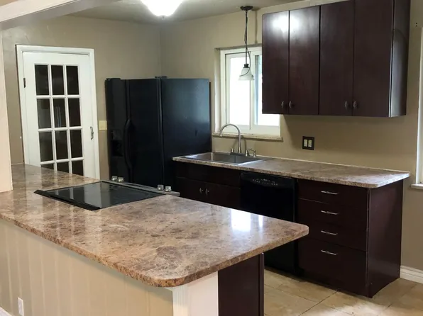7990 Crest Dr, Lakewood, CO 80214