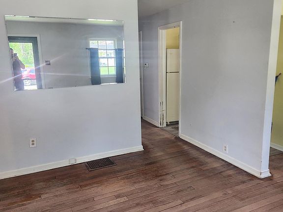 4th image of 1629 W Decatur St