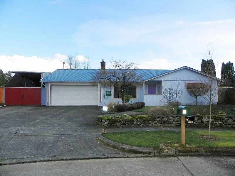 9 Woodthrush St photo 1