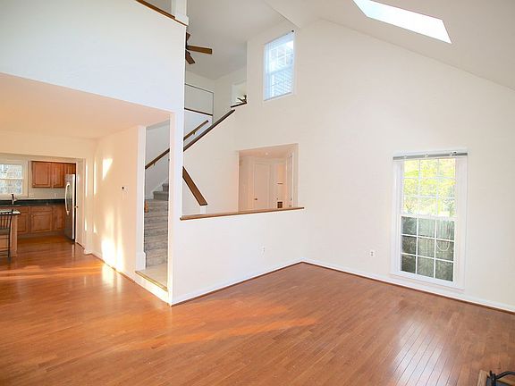 5th image of 4921 Tallowwood Dr
