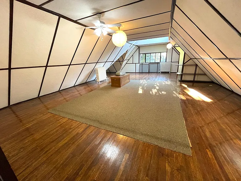111 Carlton St #3 — Photo 3