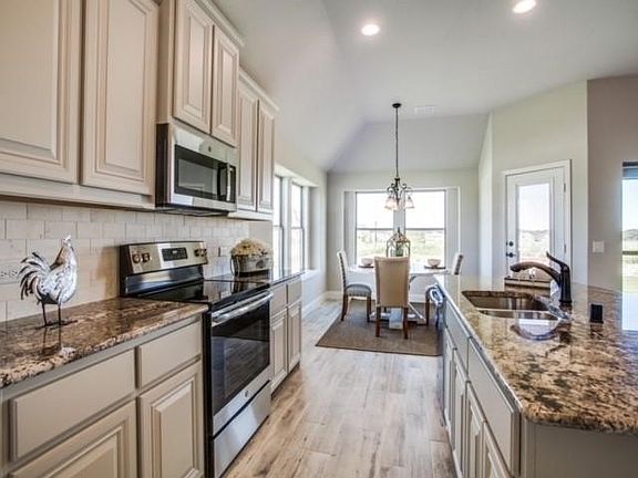 4th image of 1218 Anderson Dr