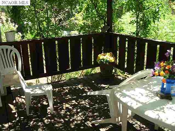 4th image of 23133 Lone Pine Dr