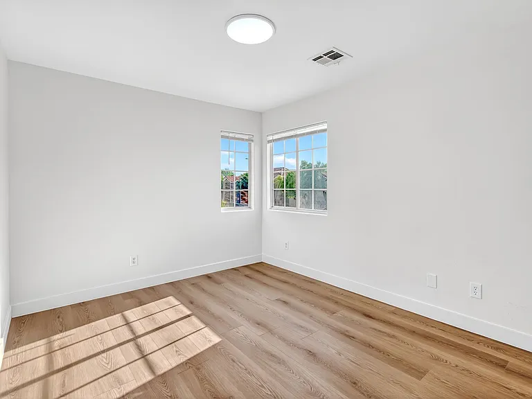 3037 Aloha Ave — Photo 17