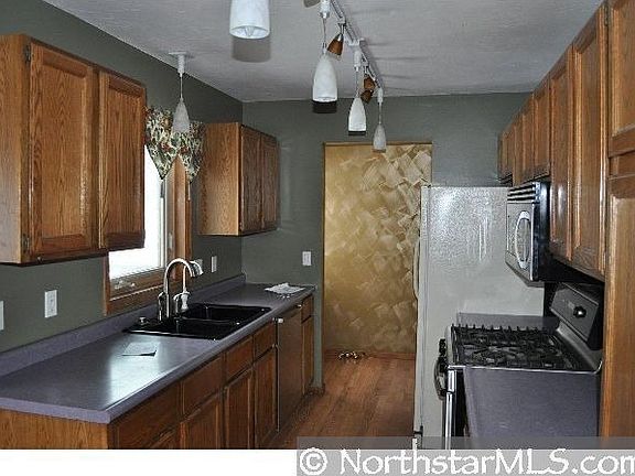 3rd image of 1034 11th Ave E