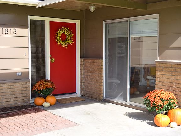 2nd image of 1813 Pike Pl