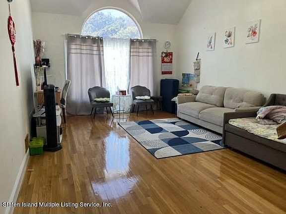 3rd image of 35 Cranford Ct