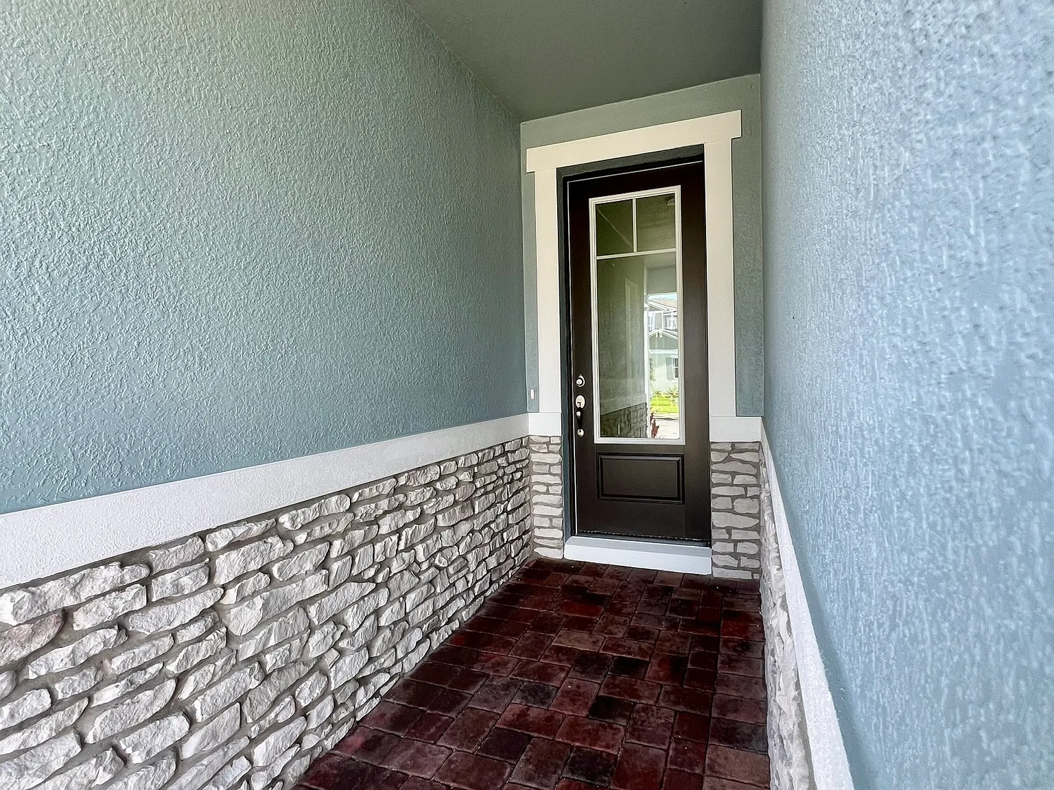 4 bed, 1981 sqft, $3,000 — Photo 2