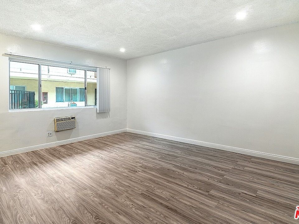 1st image of 20436 Cohasset St #6A