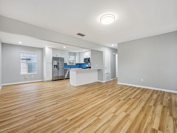 3rd image of 1111 Lawson Ln Unit A